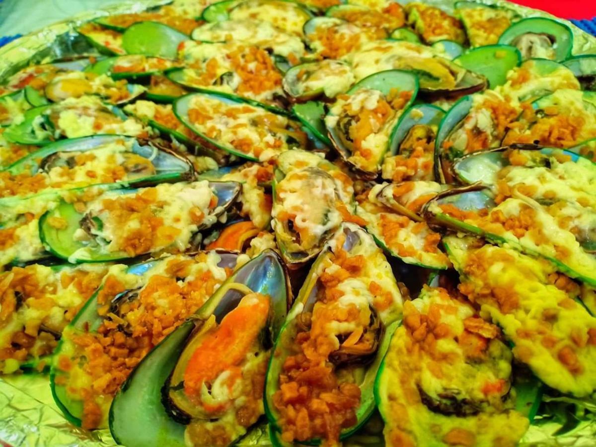 Queen Of Isle Cottages And Restaurant Puerto Galera Ngoại thất bức ảnh
